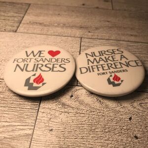 2 Vintage Fort Sanders Nurses Medical Button pin  collectable Souvenir‎ Promo